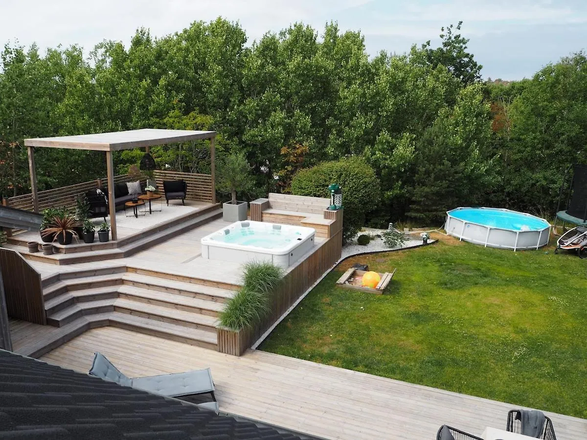 Social Villa Near The Sea! Gothenburg